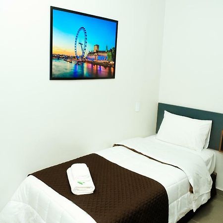 Cafelandia  London Executive Hotel מראה חיצוני תמונה
