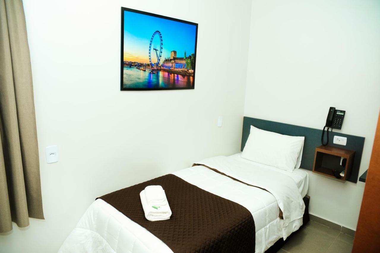 Cafelandia  London Executive Hotel מראה חיצוני תמונה