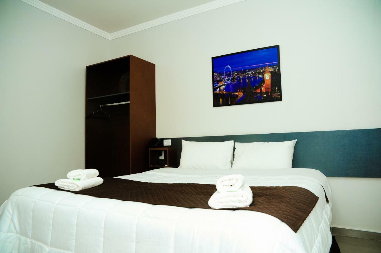 Cafelandia  London Executive Hotel מראה חיצוני תמונה