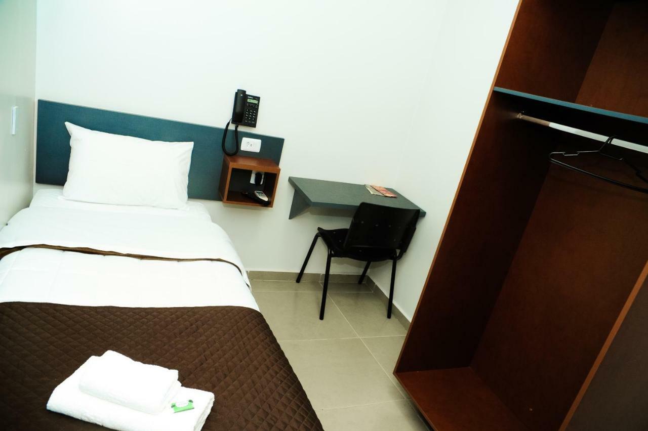Cafelandia  London Executive Hotel מראה חיצוני תמונה