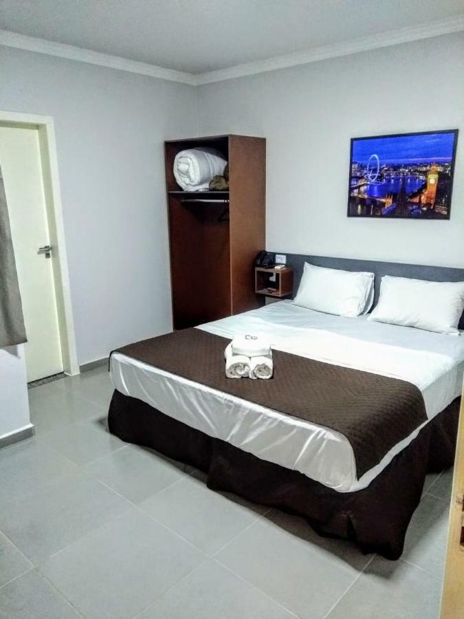 Cafelandia  London Executive Hotel מראה חיצוני תמונה