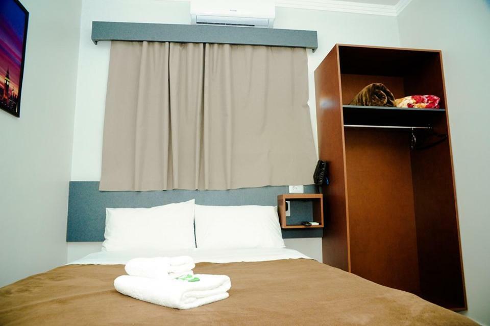 Cafelandia  London Executive Hotel מראה חיצוני תמונה