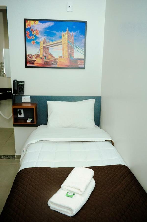 Cafelandia  London Executive Hotel מראה חיצוני תמונה