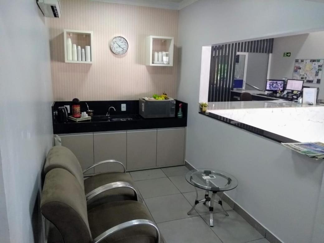Cafelandia  London Executive Hotel מראה חיצוני תמונה